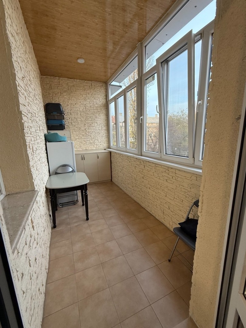 продажа трехкомнатной квартиры номер A-174579 в Приморском районе, фото номер 17
